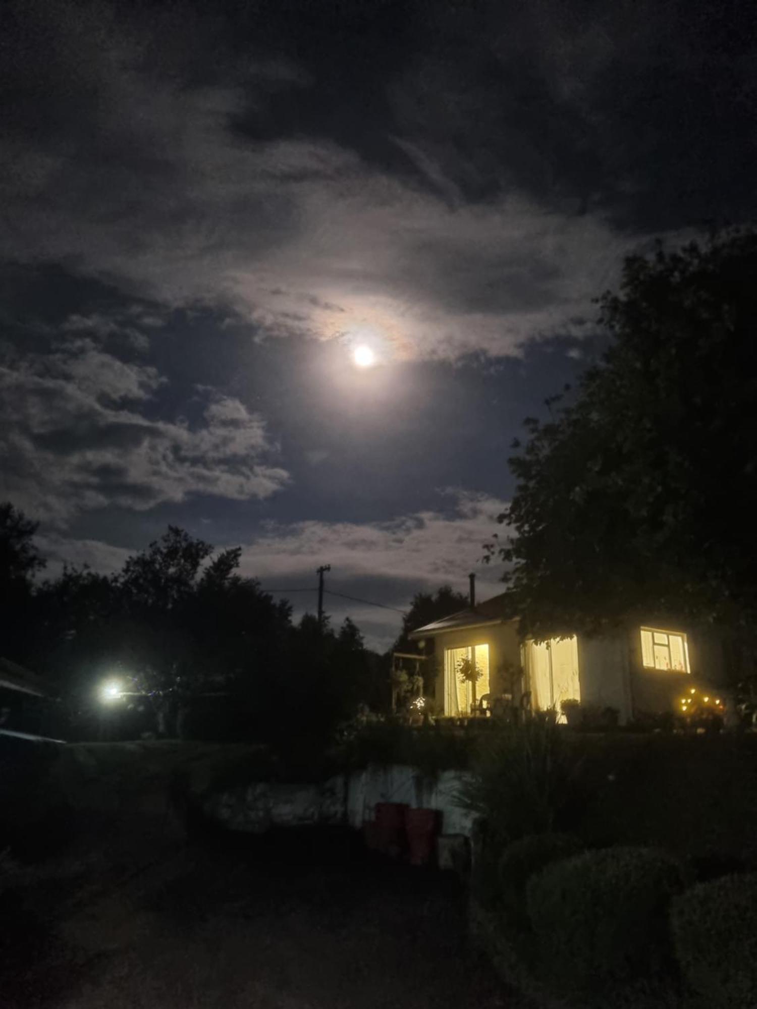 The Cottage On The Corner ヒメヴィル エクステリア 写真